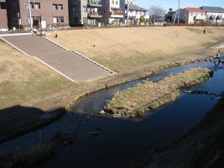 稲城の親水護岸